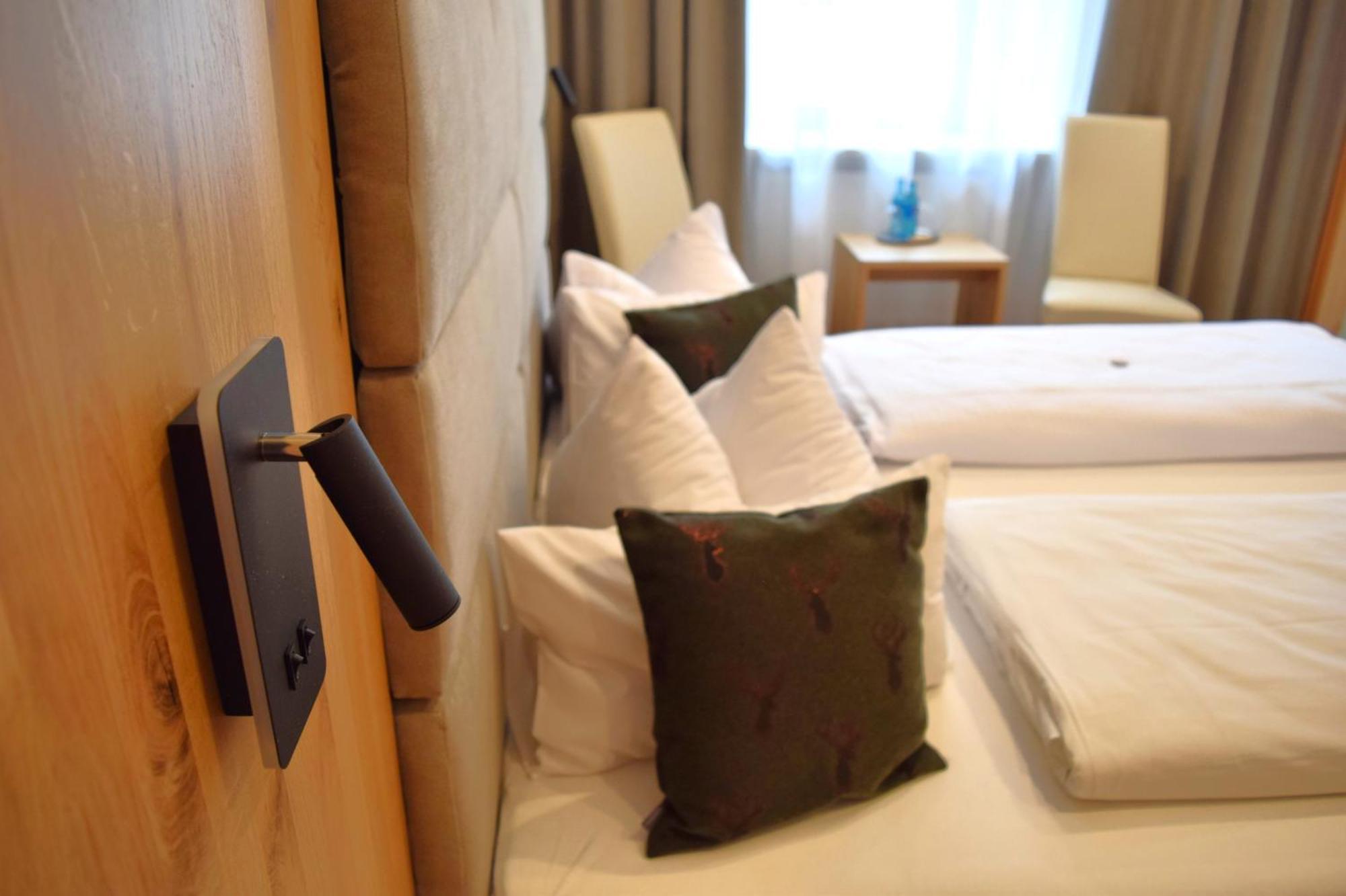 Hotel Zum Braeu Kinding Exteriör bild