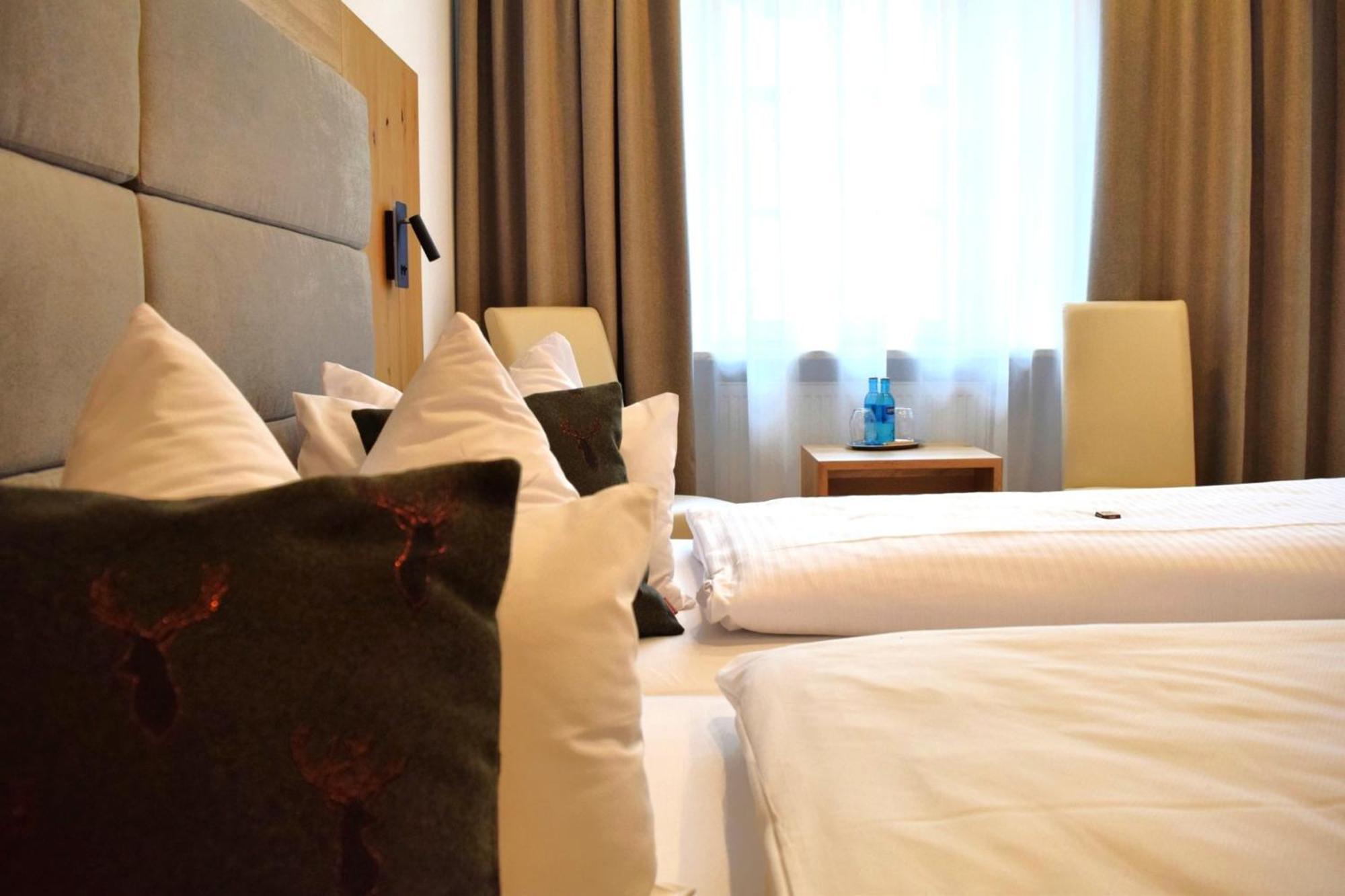 Hotel Zum Braeu Kinding Exteriör bild