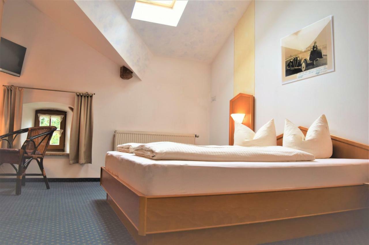 Hotel Zum Braeu Kinding Exteriör bild